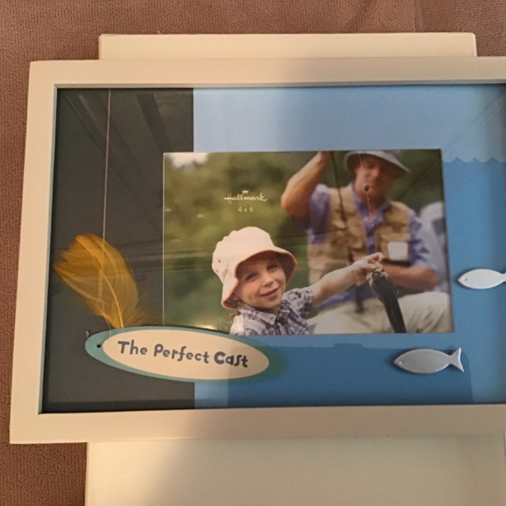 NWT Hallmark The Perfect Cast fishing Frame - 8 x10 with 4 x6 photo - Picture 6 of 6